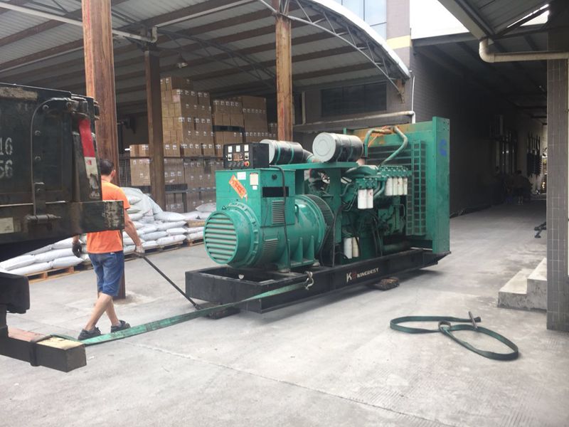 康明斯柴油發(fā)電機回收現場
