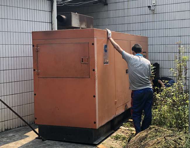 柴油發(fā)電機(jī)回收現(xiàn)場